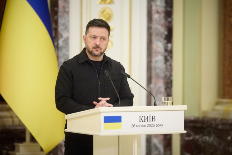 Photo émanant de la présidence ukrainienne, prise et transmise le 26 avril 2026, montrant loe président Volodymyr Zelensky s'exprimant lors d'une conférence de presse à Kiev  ( UKRAINIAN PRESIDENTIAL PRESS SERVICE / Handout )