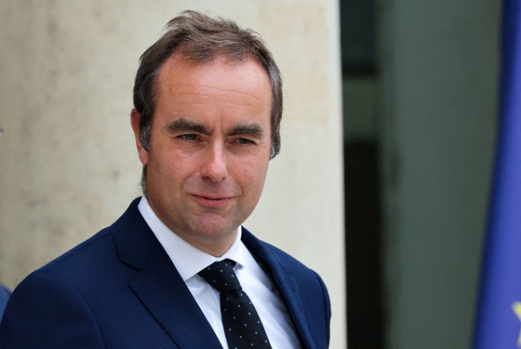 Sébastien Lecornu, un "moine-soldat" proche d'Emmanuel Macron à Matignon