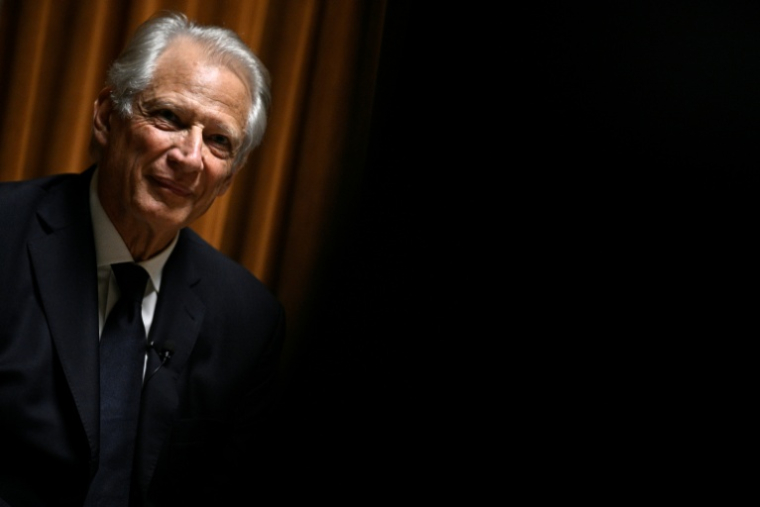 L'ancien Premier ministre Dominique de Villepin, candidat potentiel à l'élection présidentielle de 2027, lors d'une conférence à La Sorbonne, le 27 mars 2026 à Paris ( AFP / JULIEN DE ROSA )