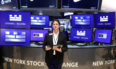 Un trader à la Bourse de New York, le 1er novembre 2025 ( AFP / CHARLY TRIBALLEAU )