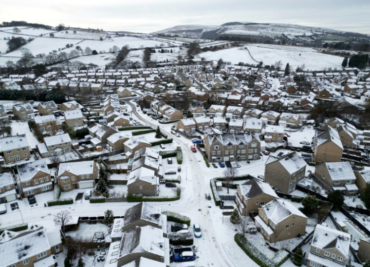 Vue aérienne de la ville de Glossop, dans le nord de l'Angleterre, le 6 janvier 2026 ( AFP / Oli SCARFF )