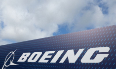 Le logo de Boeing est visible au Salon international de l'aéronautique de Farnborough