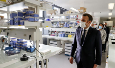 CORONAVIRUS: MACRON "TRÈS PRUDENT" SUR LE VACCIN PFIZER-BIONTECH