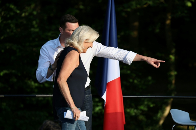 Marine Le Pen et Jordan Bardella, président du RN, à "La fête champêtre" organisée par le RN à Liévin, 4 juillet 2026 dans le Pas-de-Calais ( AFP / SIMON WOHLFAHRT )