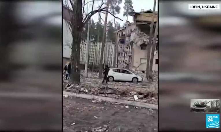 Guerre en Ukraine : Kiev, encerclée, se prépare à un assaut massif