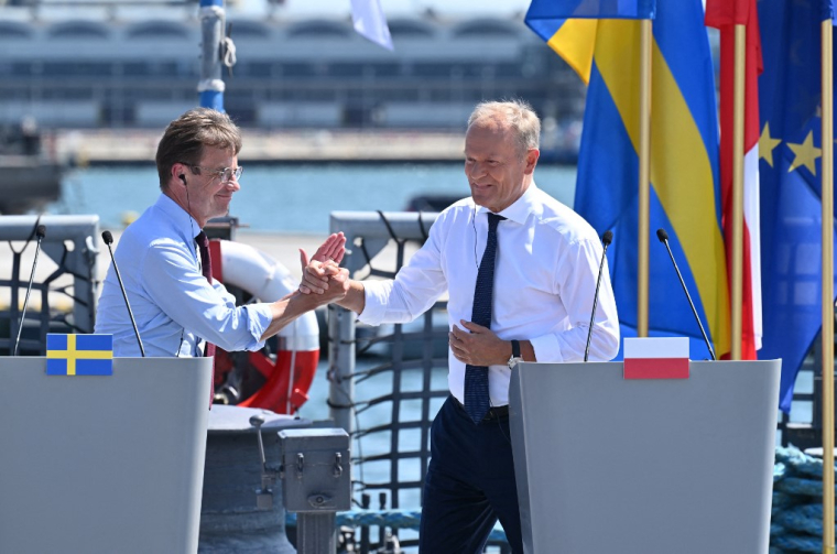 Ulf Kristersson et Donald Tusk à Gdynia, en Pologne, le 29 juin 2026. ( AFP / MARCIN GADOMSKI )