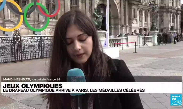 JO 2024 : le drapeau olympique arrive à Paris