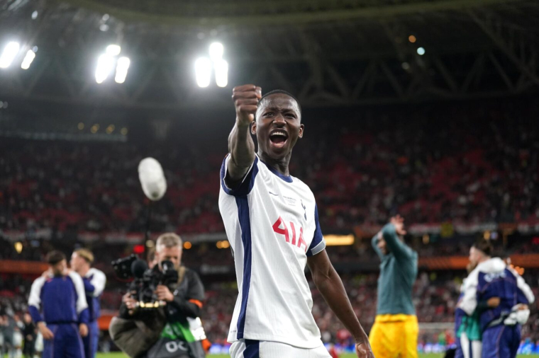 Arsenal battu par Tottenham grâce un bijou de Pape Matar Sarr