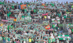 Quand l'ancien président de l'Espanyol se bat avec des fans du Betis
