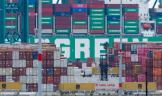 Des conteneurs d'expédition au port de Los Angeles