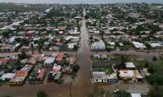 Vue aérienne des inondations après le passage de l'ouragan Polo à Puerto Sans Carlos, en Basse-Californie du Sud, le 29 septembre 2026 au Mexique ( AFP / Carl de Souza )
