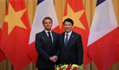 Emmanuel Macron et le président vietnamien Luong Cuong à Hanoï