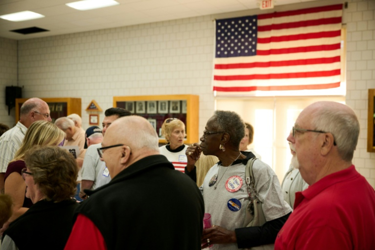 Des soutiens de Sherrod Brown, candidat au Sénat américain dans l'Ohio, le 26 septembre 2026 à Warren, aux Etats-Unis ( AFP / DUSTIN FRANZ )