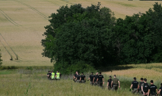 FDes gendarmes participent aux recherches de Lyhanna, une collégienne disparue depuis le 29 mai, à Fleurance, le 1er juin 2026 dans le Gers ( AFP / Matthieu RONDEL )