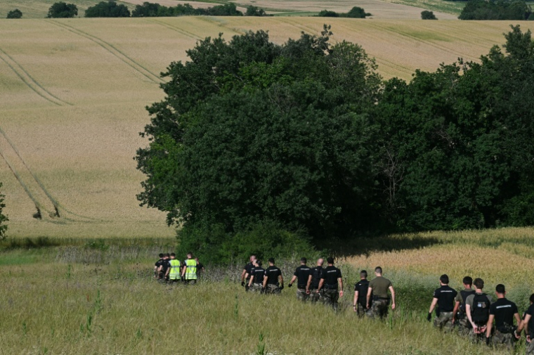 FDes gendarmes participent aux recherches de Lyhanna, une collégienne disparue depuis le 29 mai, à Fleurance, le 1er juin 2026 dans le Gers ( AFP / Matthieu RONDEL )