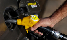 LE GOUVERNEMENT PRIVILÉGIE L'OPTION D'UN "CHÈQUE CARBURANTS"