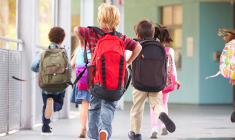 Optez pour le service Cesu+ pour bénéficier du crédit d'impôt instantané pour les gardes d'enfants. (© Adobestock)