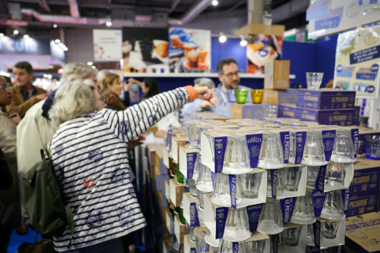Verres Duralex au salon "Made in France", à la Porte de Versailles de Paris le 7 novembre 2025. ( AFP / Thomas SAMSON )