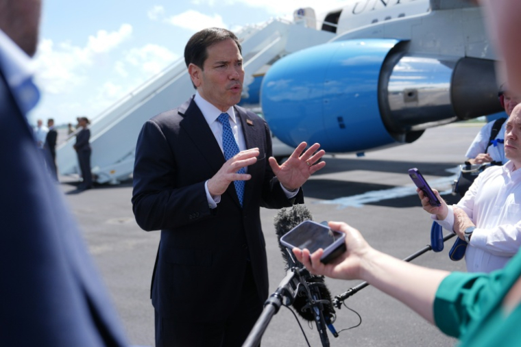Le secrétaire d'État américain Marco Rubio s'adresse à la presse avant d'embarquer à bord de son avion à la base aérienne de Homestead,l e 21 mai 2026 en Floride ( POOL / Julia Demaree Nikhinson )