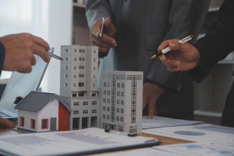 En SCPI, les frais sont déduits directement des dividendes que vous percevez.