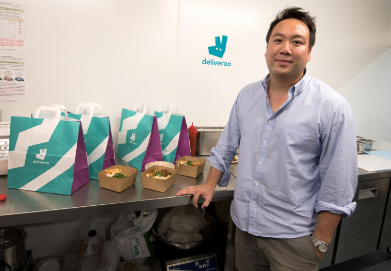 William Shu,fondateur et PDG de Deliveroo, lors du lancement des premières éditions cuisine de Deliveroo en France, le 3 juillet 2018 à Saint-Ouen. ( AFP / GERARD JULIEN )