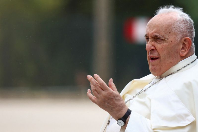 Le pape François arrive à Lisbonne pour les Journées mondiales de la jeunesse 2023