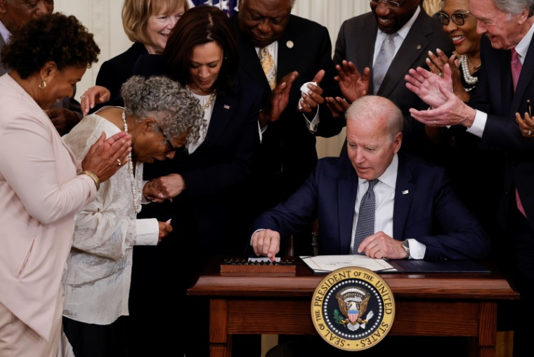 USA: LES ENTREPRISES ACCORDENT DES CONGÉS POUR LE "JUNETEENTH"