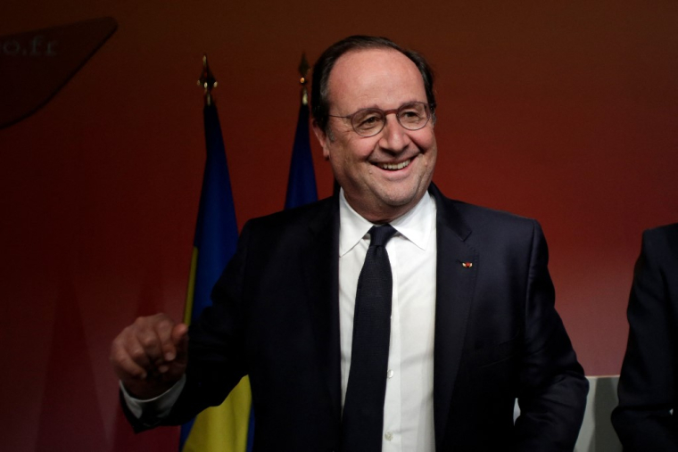 François Hollande à Limoges, le 22 mars 2022. ( AFP / PASCAL LACHENAUD )