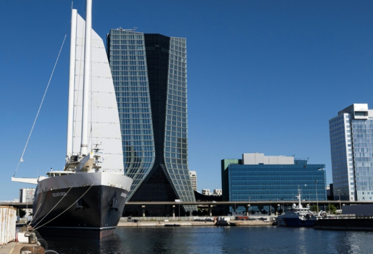 Neoliner Origin, le premier cargo à voile de nouvelle génération, au port de Marseille, le 6 octobre 2025 ( AFP / Miguel MEDINA )