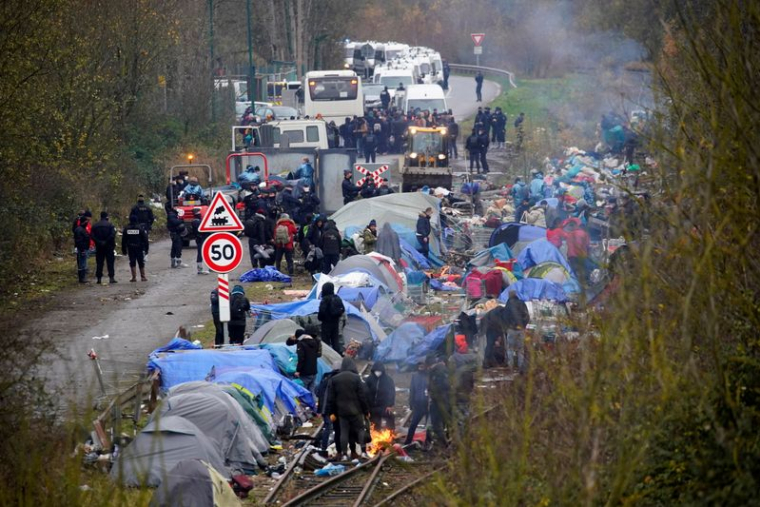 LA POLICE EXPULSE UN CAMP DE MIGRANTS À GRANDE-SYNTHE
