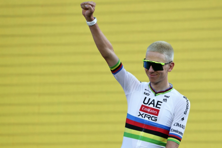 Le Slovène Tadej Pogacar, quadruple vainqueur du Tour de France, lors de la présentation des coureurs, le 2 juillet 2026 à Barcelone ( AFP / Anne-Christine POUJOULAT )