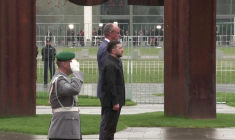 Le chancelier Friedrich Merz accueille le président ukrainien Volodymyr Zelensky à Berlin