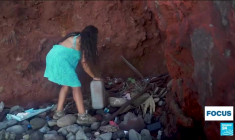 L'île de Pâques menacée par la pollution plastique : les habitants cherchent des solutions