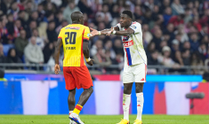 Moussa Niakhaté apprend que son frère joue en Ligue 1