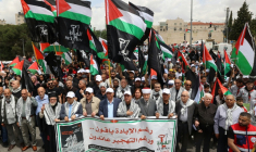 Des Palestiniens participent à un rassemblement pour commémorer le 77e anniversaire de la « Nakba » dans la ville de Ramallah en Cisjordanie occupée le 14 mai 2025 ( AFP / Zain JAAFAR )