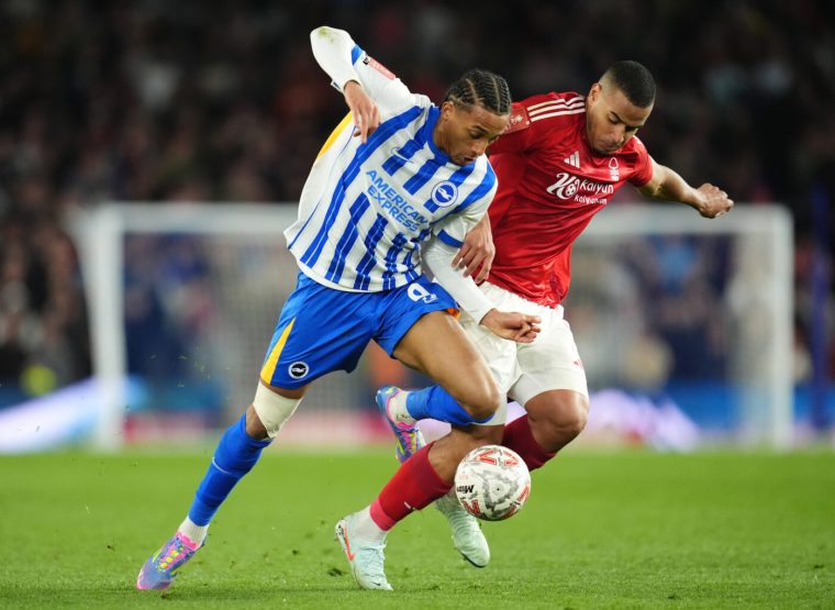 Nottingham Forest sort Brighton aux tirs aux buts