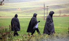 Photo d'archives de policiers près du site d'une explosion dans le village de Przewodow
