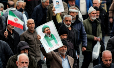 Des portraits du nouveau guide suprême iranien, l'ayatollah Mojtaba Khamenei à Téhéran, le 20 mars 2026 ( AFP / - )