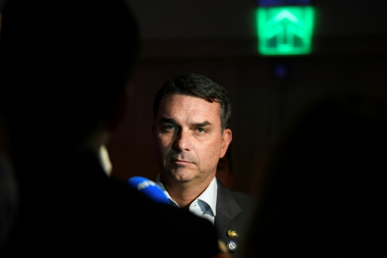 Flavio Bolsonaro le 19 mars 2026 à Rio ( AFP / Daniel RAMALHO )