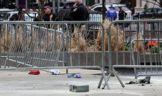 Devant le palais de justice de New York, où une personne s'est immolée