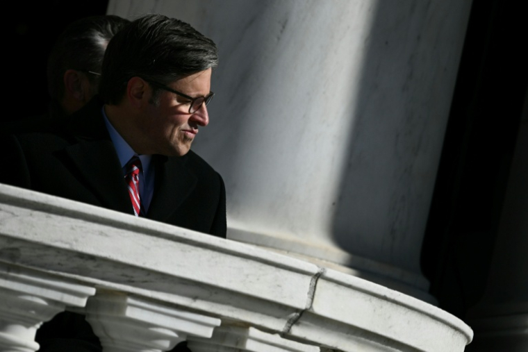 Le président républicain de la Chambre américaine des représentants, Mike Johnson, au cimetière national d'Arlington, près de Washington, le 11 novembre 2025 ( AFP / Brendan SMIALOWSKI )