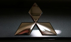 Le logo de Mitsubishi est visible à Moscou