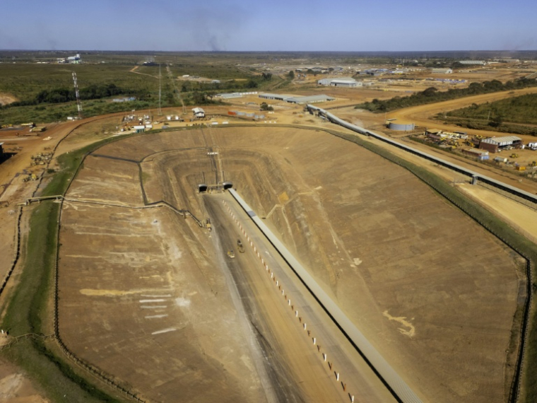 Vue générale de l'entrée du site minier de Kamoa Copper S.A. à Kolwezi dans le sud de la République démocratique du Congo (RDC) le 22 mai 2026   ( AFP / GLODY MURHABAZI )
