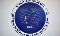 ( POOL / STEPHANE DE SAKUTIN )