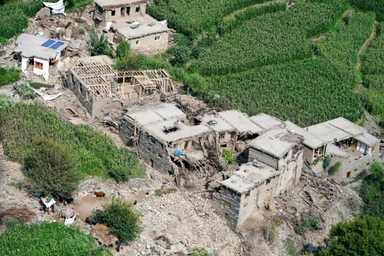 Vue aérienne de maisons endommagées à la suite de séismes dans le village de Mazar Dara, situé dans le district de Nurgal (province de Kounar), dans l'est de l'Afghanistan, le 1er septembre 2025 ( AFP / Wakil Kohsar )
