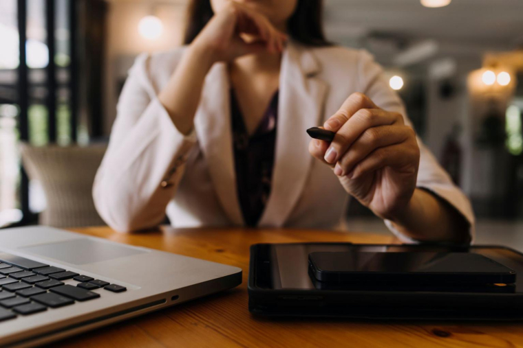 Le marché obligataire permet aux entreprises, États et collectivités d’emprunter de l’argent. En contrepartie, ils émettent des obligations: des titres de dettes échangeables sur les marchés financiers. ( crédit photo : Shutterstock )