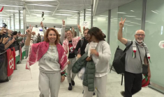Flottille pour Gaza: arrivée de Rima Hassan et de militants expulsés d'Israël, à Orly