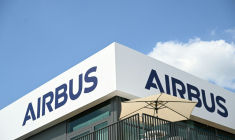 Le logo d'Airbus au salon du Bourget près de Paris, le 17 juin 2025 ( AFP / Bertrand GUAY )