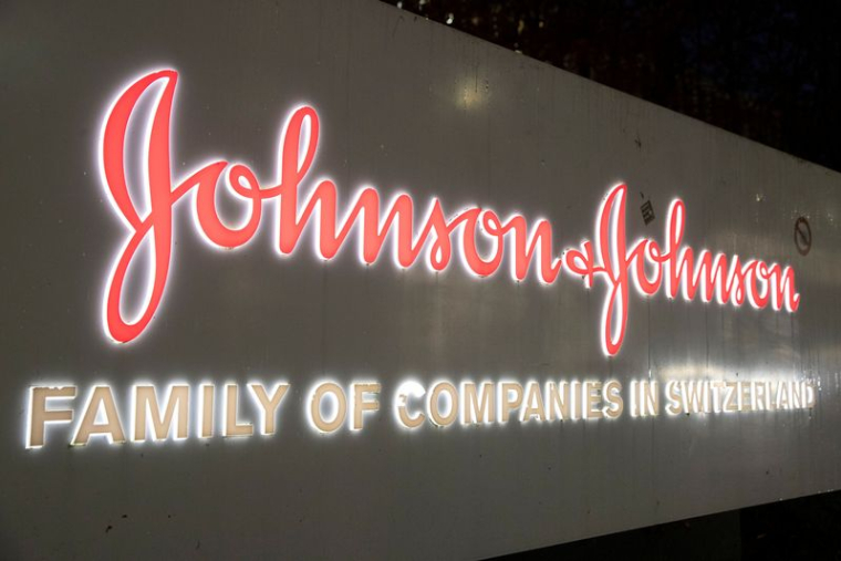 J&J ABAISSE SA PRÉVISION DE BÉNÉFICE ANNUEL EN RAISON DE LA VIGUEUR DU DOLLAR