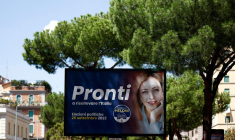Une affiche de campagne électorale de Giorgia Meloni, leader du parti d'extrême droite Frères d'Italie, à Rome